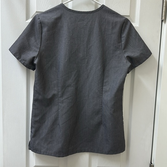 FIGS Catarina One-Pocket Scrub Top *Graphite - Picture 5 of 12